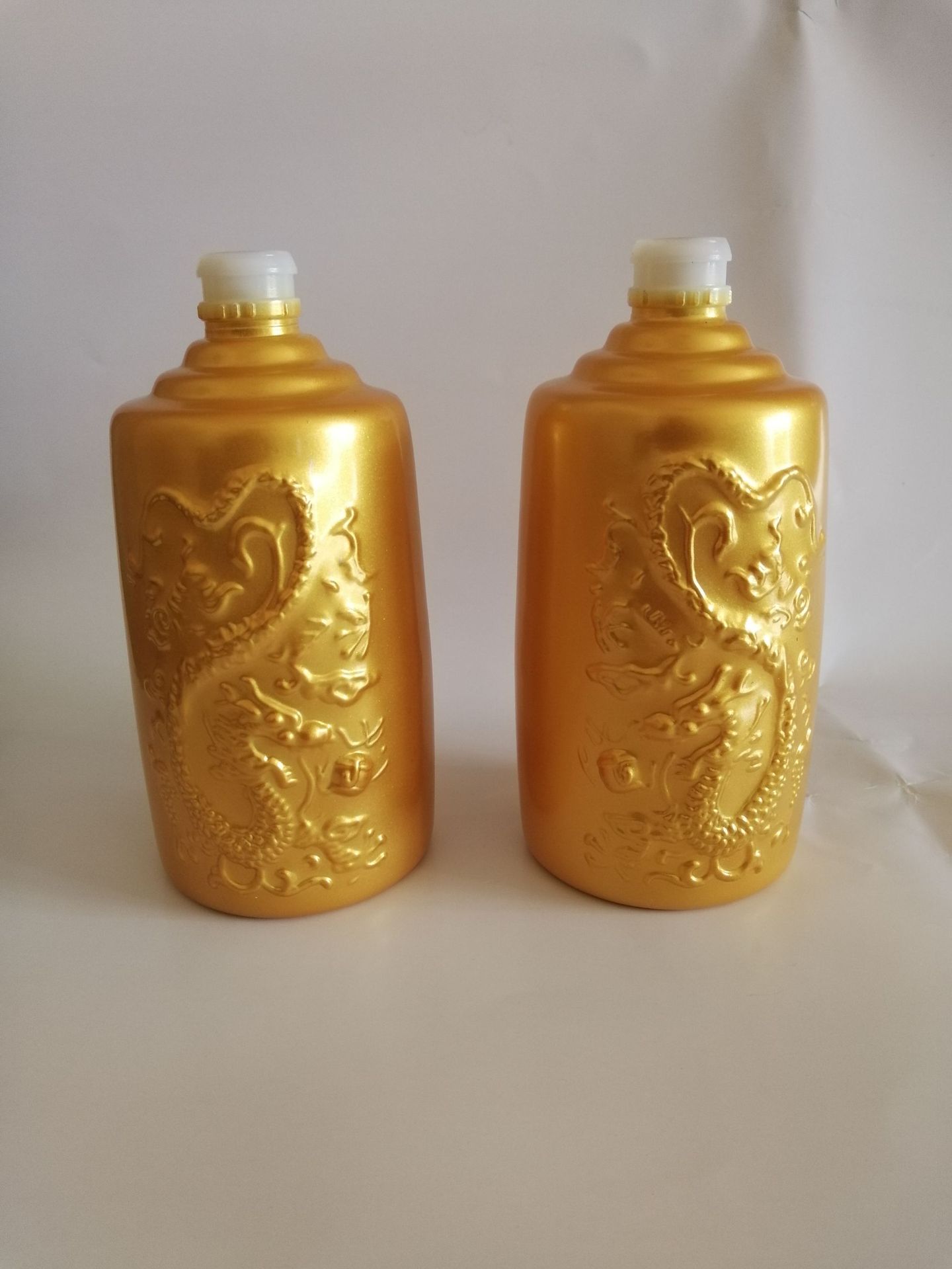 500毫升酒瓶 红色酒瓶500毫升 喷涂黑色烤花印字酒瓶 配套的盖子
