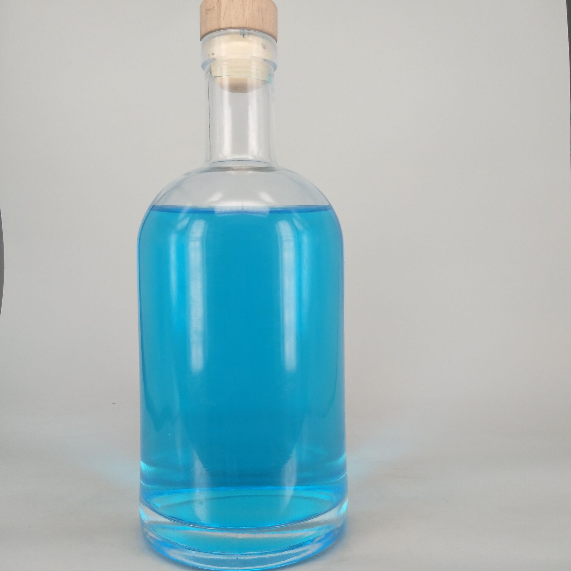 厂家直销 晶白料 白酒瓶 高档玻璃酒瓶 蒙砂瓶 喷涂酒瓶500ml瓶